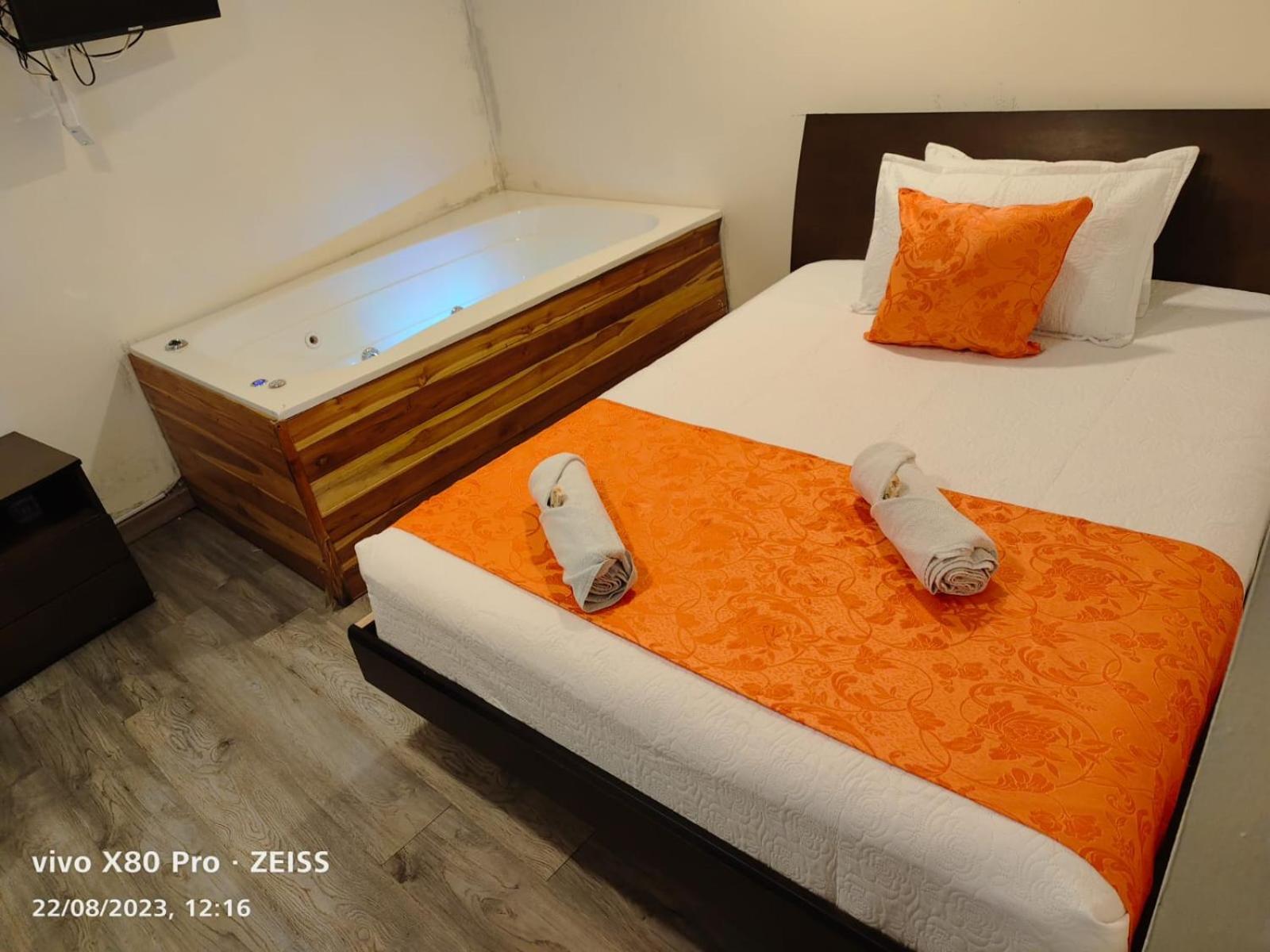 Hotel Kristal Ferial Богота Экстерьер фото